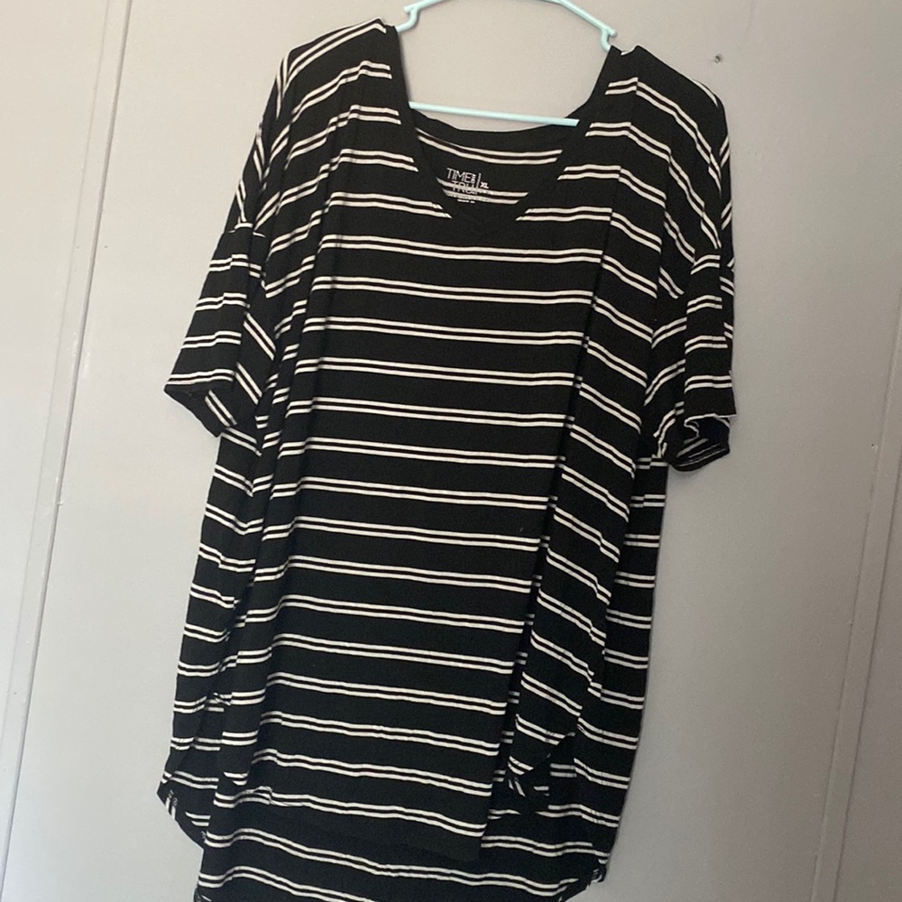 Time and tru,size xl,black and white